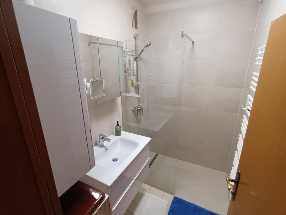 Modernes Apartment In Wien Экстерьер фото